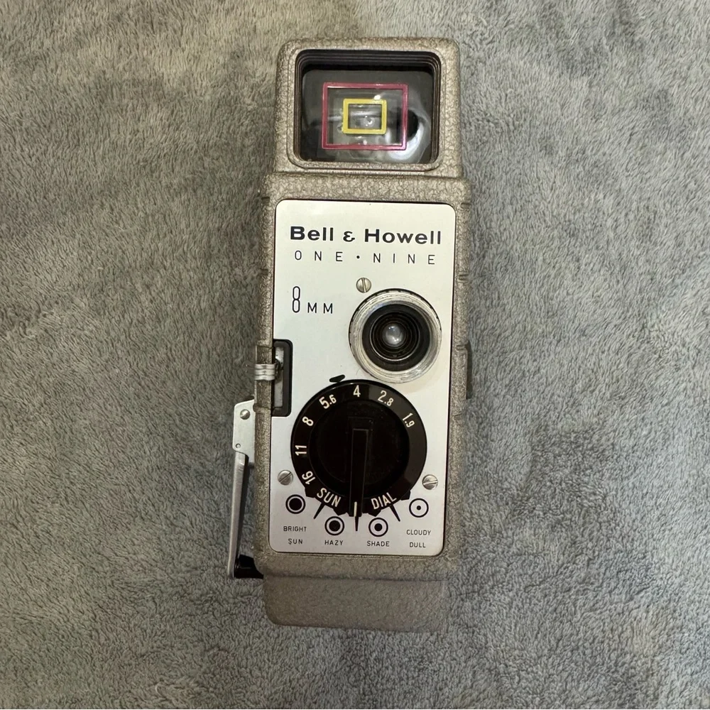 Vintage Bell & Howell One-Nine 8mm Movie Camera w/ Sunometer Light Meter